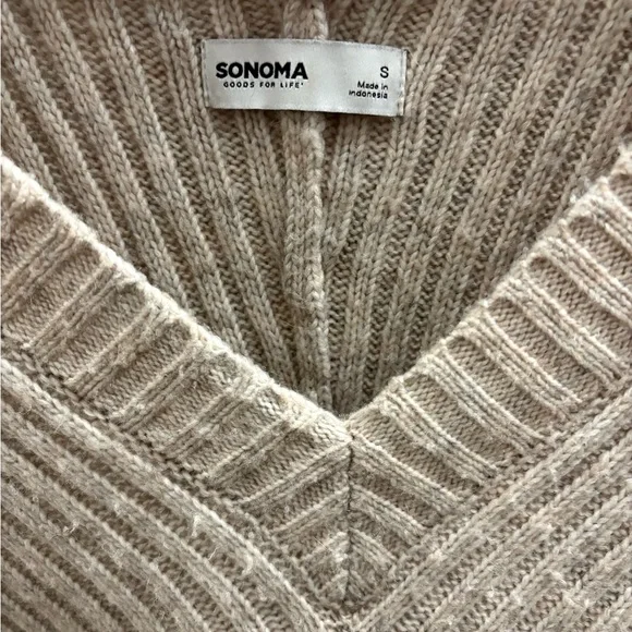 Sonoma Women's Beige Oversized V-Neck Sweater - Picture 2 of 3